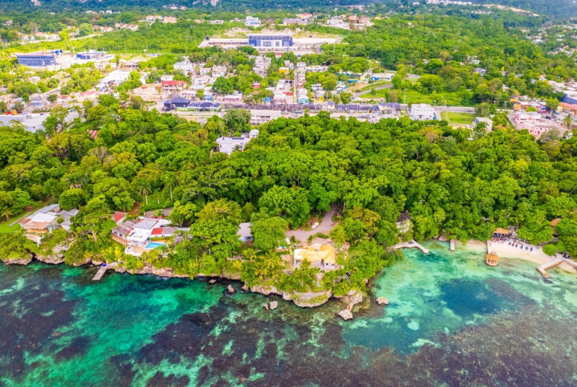 Fifth image of 101b- Main Street Ochi Rios in Ocho Rios, St. Ann, Jamaica - property is For Rent