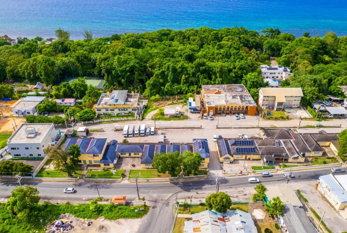 Seventh image of 101b- Main Street Ochi Rios in Ocho Rios, St. Ann, Jamaica - property is For Rent