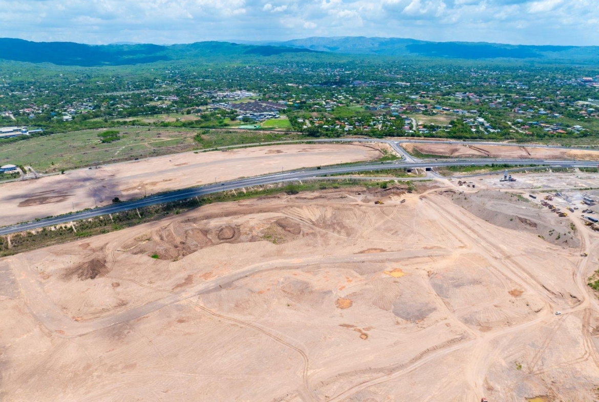 Second image of Bustamante Highway in Denbigh, Clarendon, Jamaica - property is For Rent