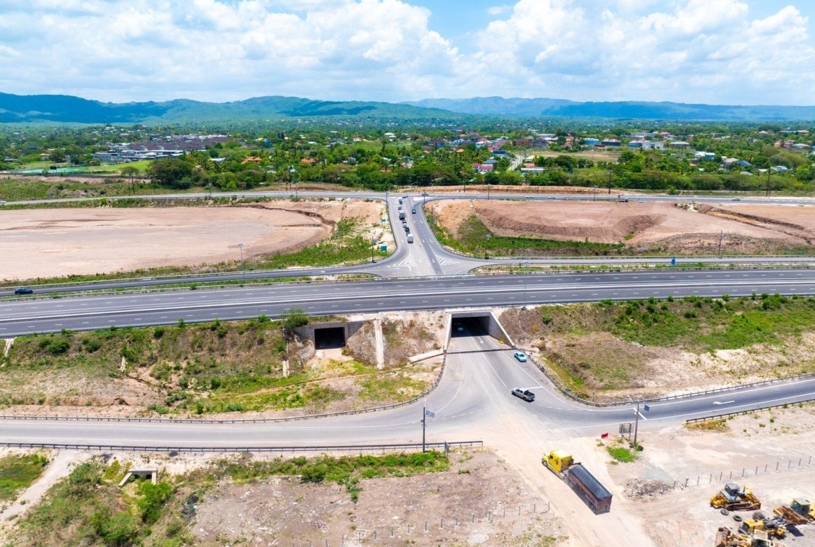 Third image of Bustamante Highway in Denbigh, Clarendon, Jamaica - property is For Rent