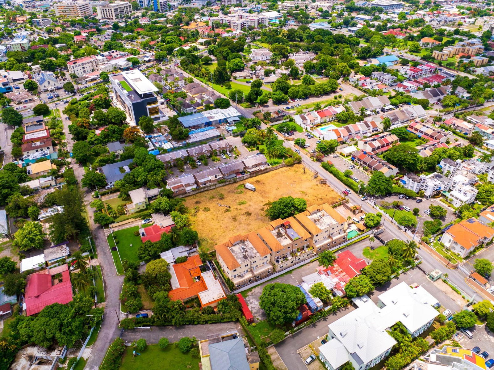 Second image of 2 Kingsway in Kingston 10, St. Andrew, Jamaica - property is For Sale