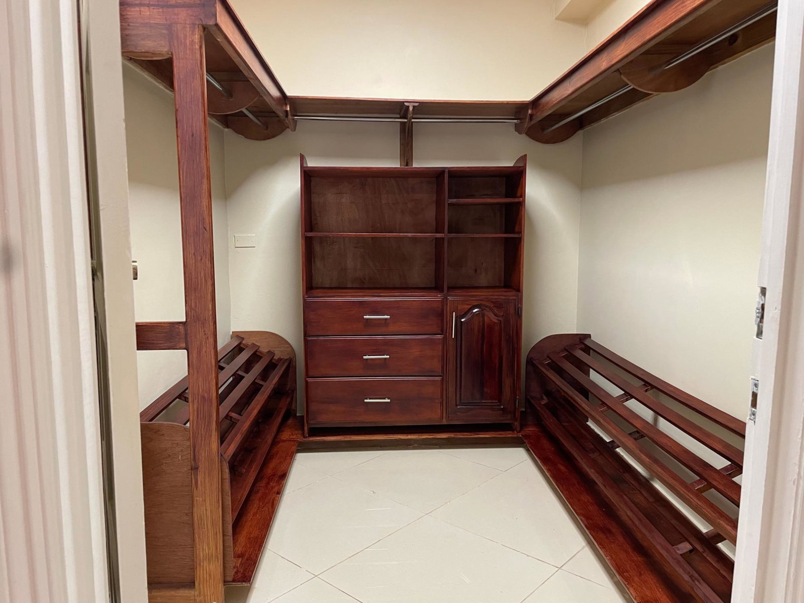 Fifth image of B2a-11 Seaview Avenue in Kingston 5, St. Andrew, Jamaica - property is For Rent