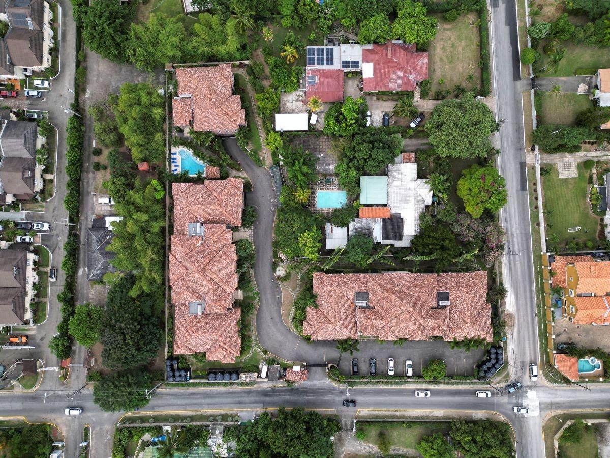 Twenty-Eighth image of 13b-25 Liguanea Avenue in Kingston 6, St. Andrew, Jamaica - property is For Rent