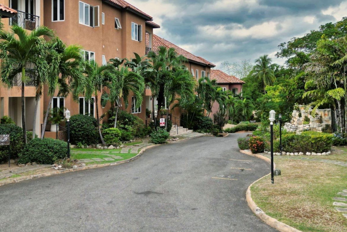 Third image of 13b-25 Liguanea Avenue in Kingston 6, St. Andrew, Jamaica - property is For Sale