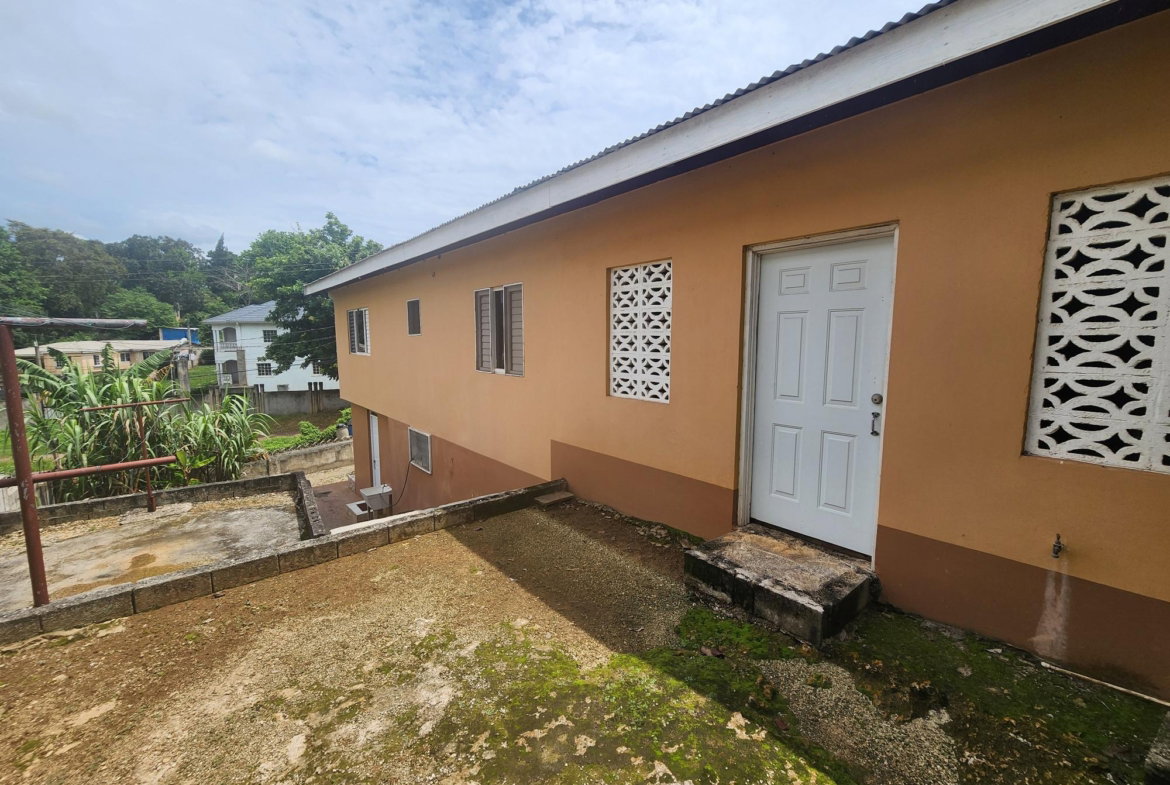 Tenth image of Comfort Road in Royal Flat, Manchester, Jamaica - property is For Sale