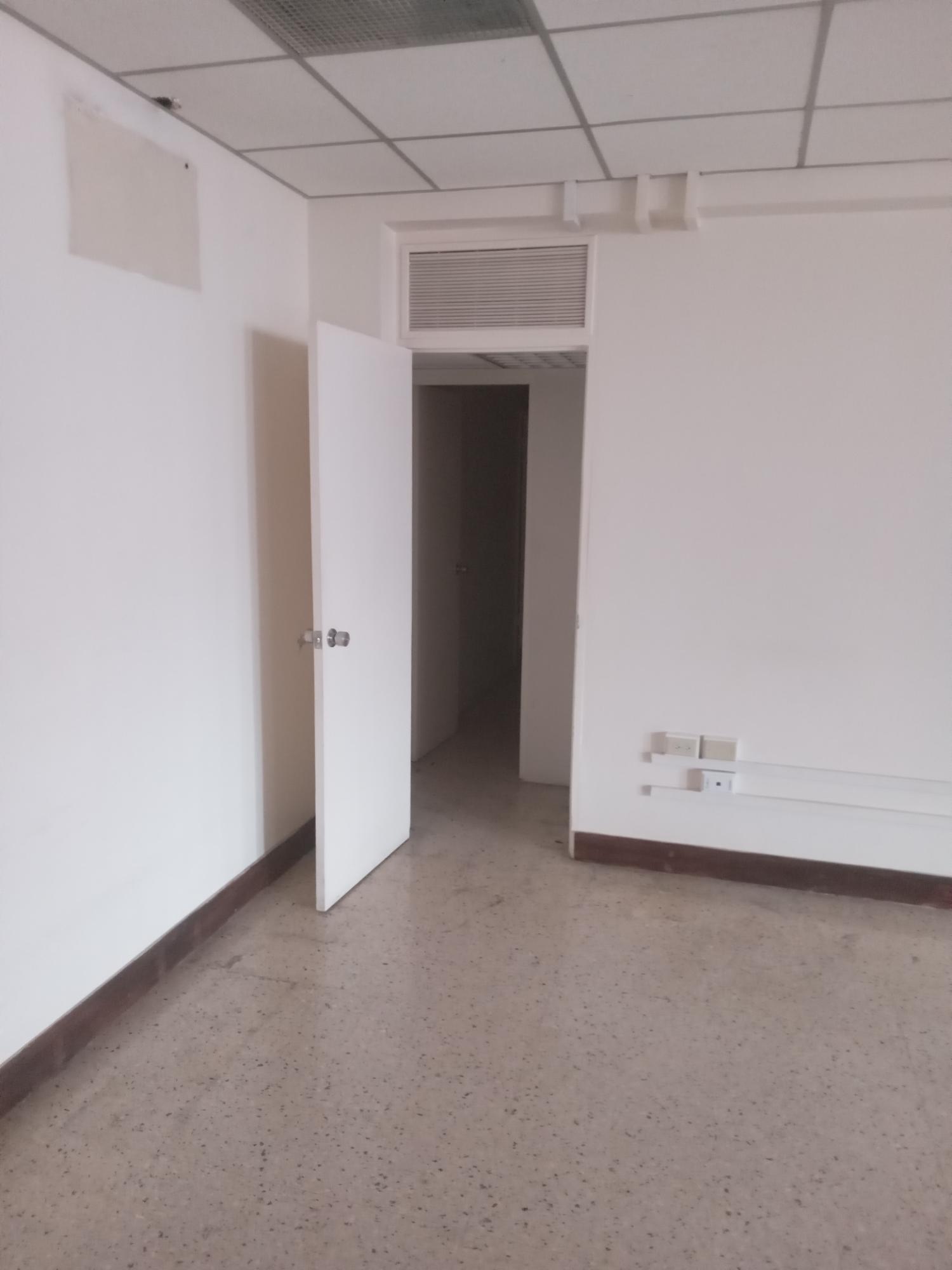 Spacious-8574-Sq.-Ft-Office-Space-for-Rent-in-St.-Andrew Fourth image of Bldg-11- Mcgregor Square in Kingston 5, St. Andrew, Jamaica - property is For Rent