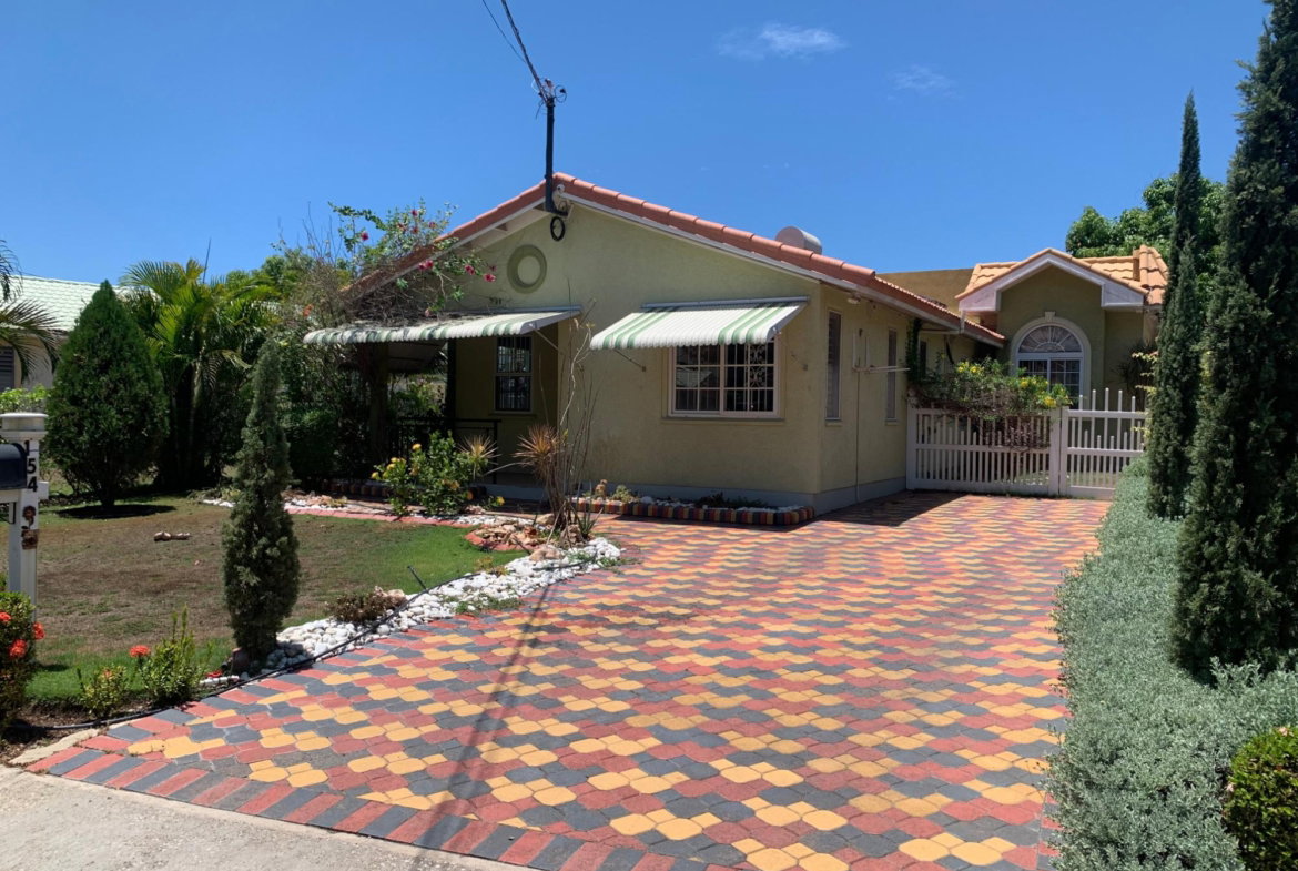 First image of 154 Collingwood Circle in Greater Portmore, St. Catherine, Jamaica - property is For Sale