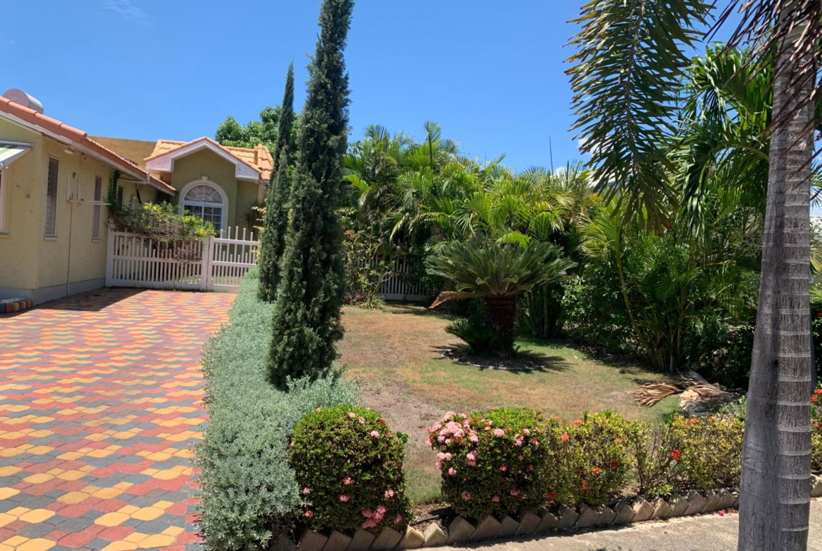 Third image of 154 Collingwood Circle in Greater Portmore, St. Catherine, Jamaica - property is For Sale