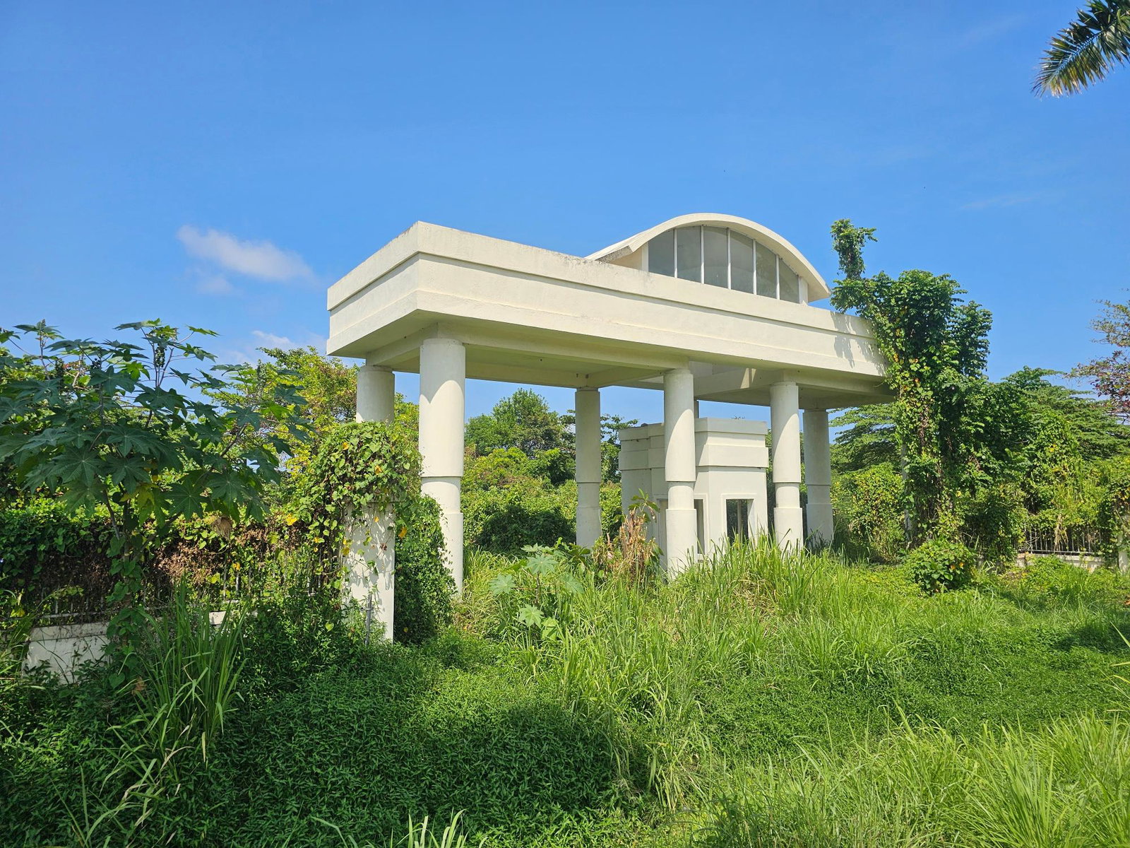 Stunning-Beachfront-Property-for-Sale-in-Montego-Bay-Jamaica Thirteenth image of Rose Hall, Cinnamon Hill, in Montego Bay, St. James, Jamaica - property is For Sale