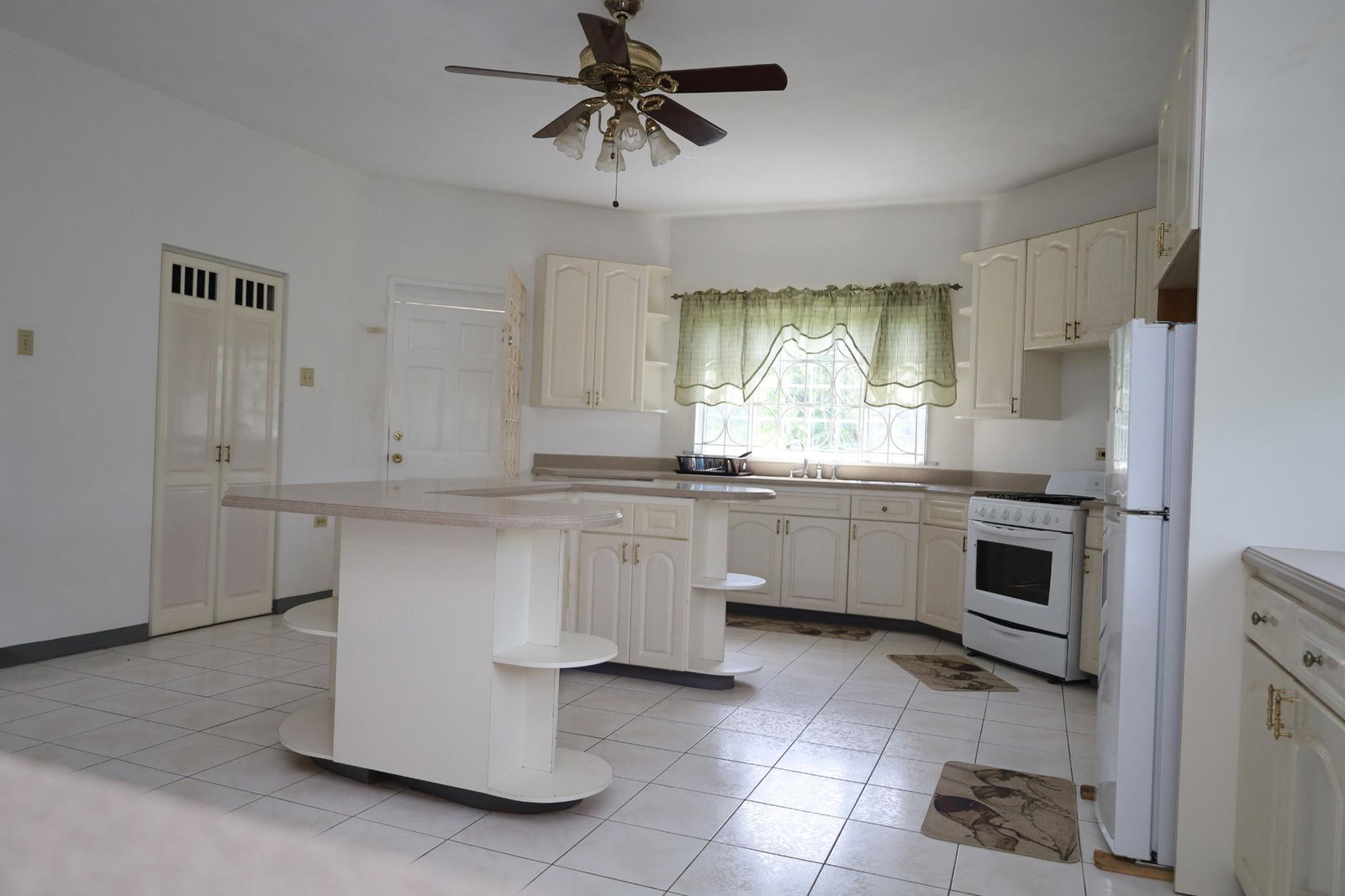 Eleventh image of Hopeton in Spur Tree, Manchester, Jamaica - property is For Sale