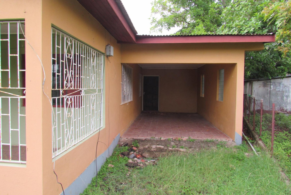 Second image of Palmers Cross Known as sa in Palmers Cross, Clarendon, Jamaica - property is For Sale