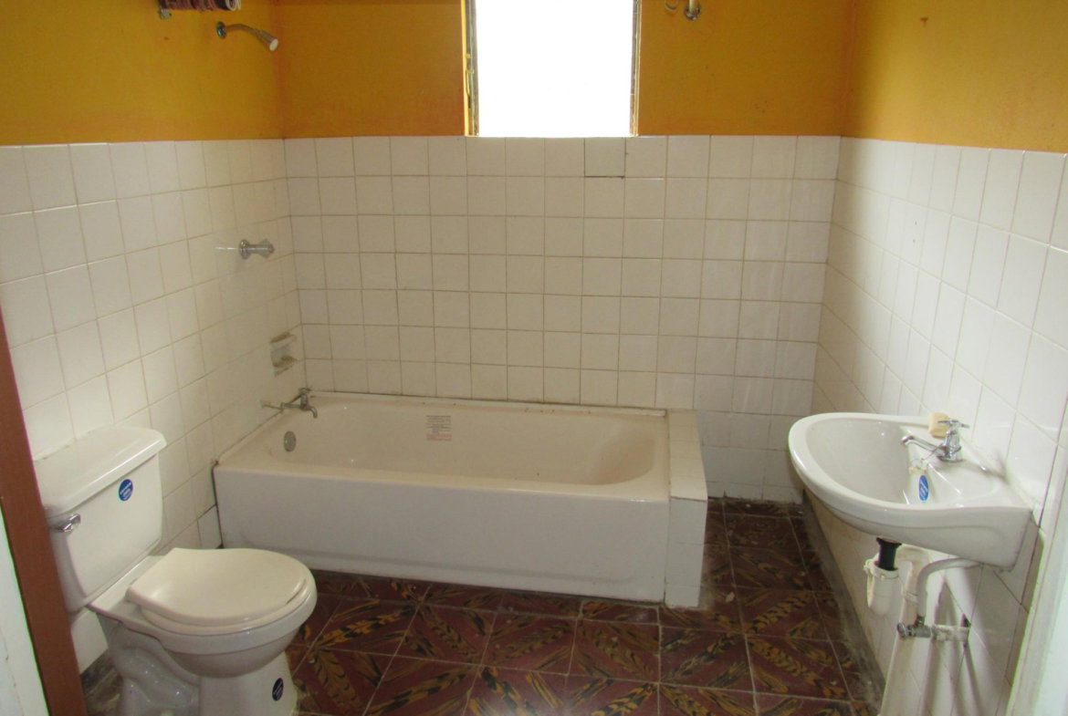 Fifth image of Palmers Cross Known as sa in Palmers Cross, Clarendon, Jamaica - property is For Sale