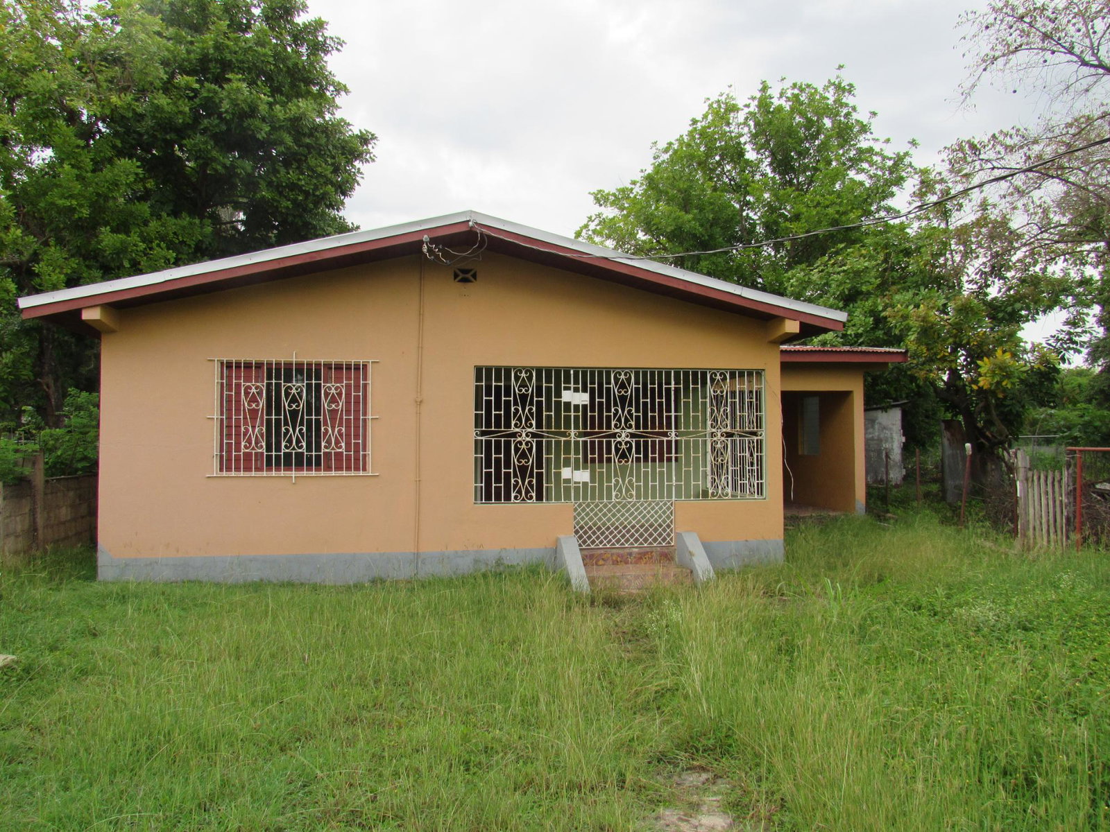 Turnkey-Bungalow-with-Vacant-Lot-for-Sale-in-Palmers-Cross-Clarendon First image of Palmers Cross Known as sa in Palmers Cross, Clarendon, Jamaica - property is For Sale