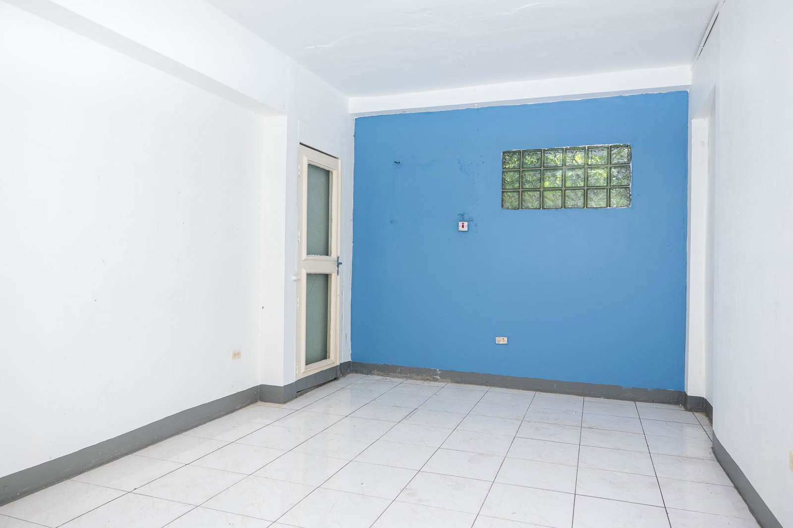 Victory-Building-Prime-Retail-Office-Space-for-Rent-in-Montego-Bay Seventh image of 2a-3-5 Fort Street in Montego Bay, St. James, Jamaica - property is For Rent