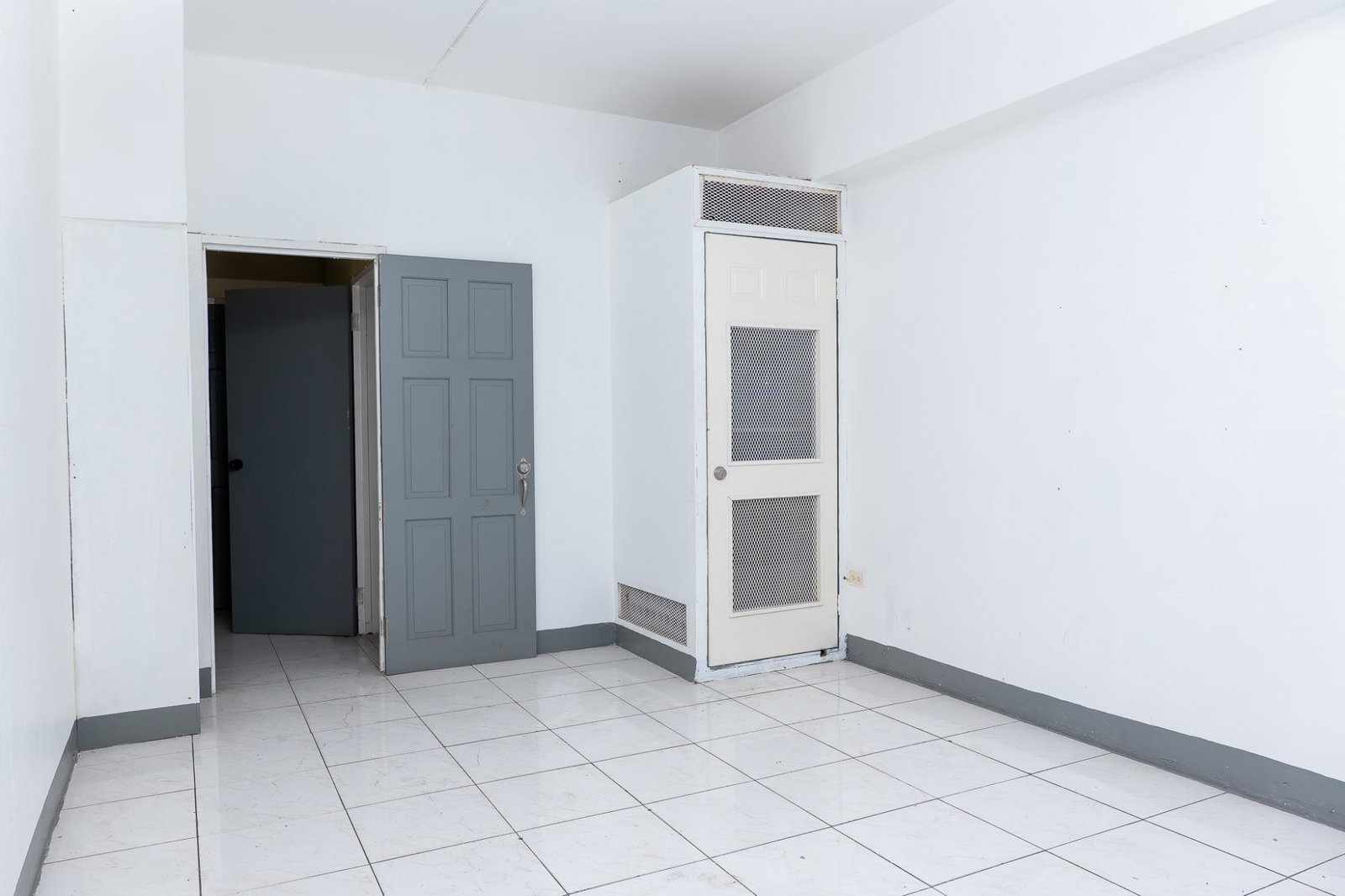 Victory-Building-Prime-Retail-Office-Space-for-Rent-in-Montego-Bay Eighth image of 2a-3-5 Fort Street in Montego Bay, St. James, Jamaica - property is For Rent
