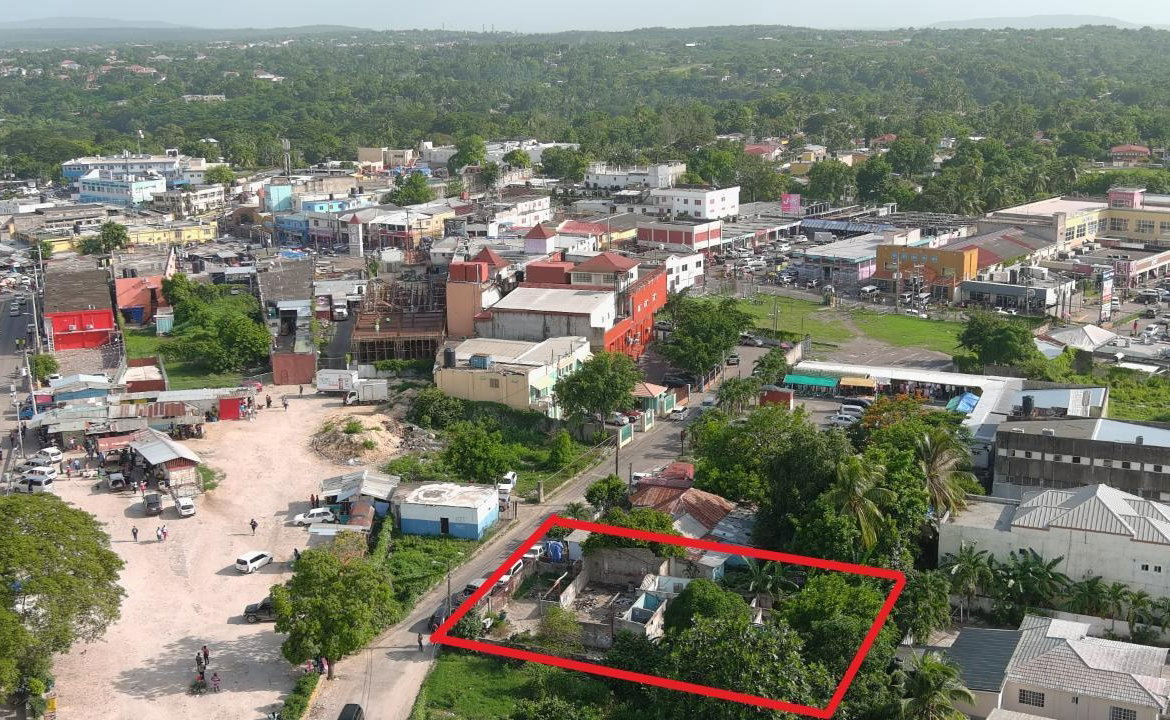 Second image of 7 Windsor Avenue in May Pen, Clarendon, Jamaica - property is For Sale