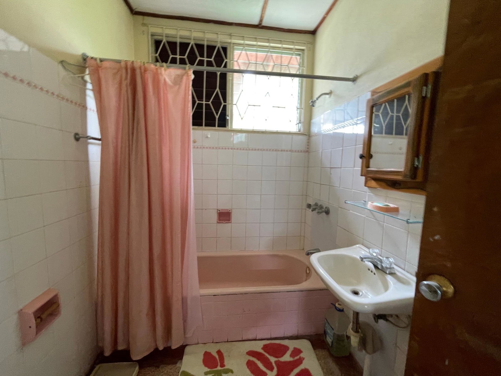 3-Bedroom-Fixer-Upper-in-St.-Andrew-Investment-Opportunity Eighth image of Brentwood Terrace in Red Hills, St. Andrew, Jamaica - property is For Sale