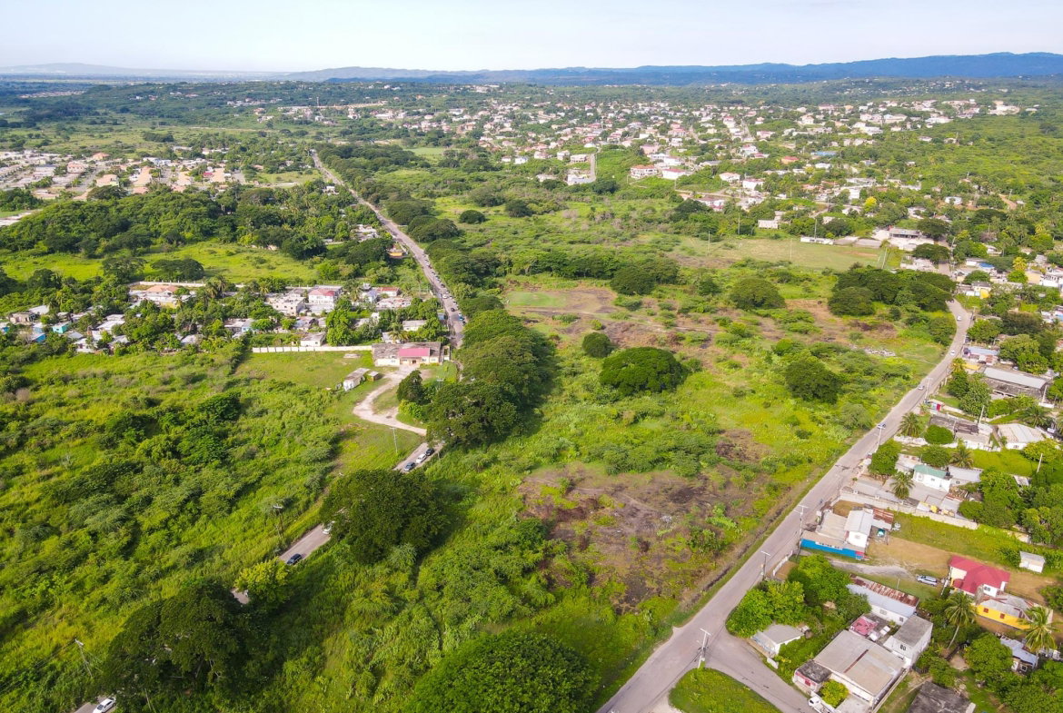 Eleventh image of 1014a+b- St. John's Road in Green Acres, St. Catherine, Jamaica - property is For Sale