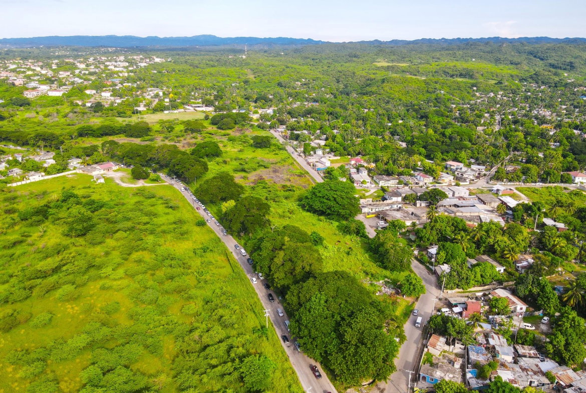 Ninth image of 1014a+b- St. John's Road in Green Acres, St. Catherine, Jamaica - property is For Sale