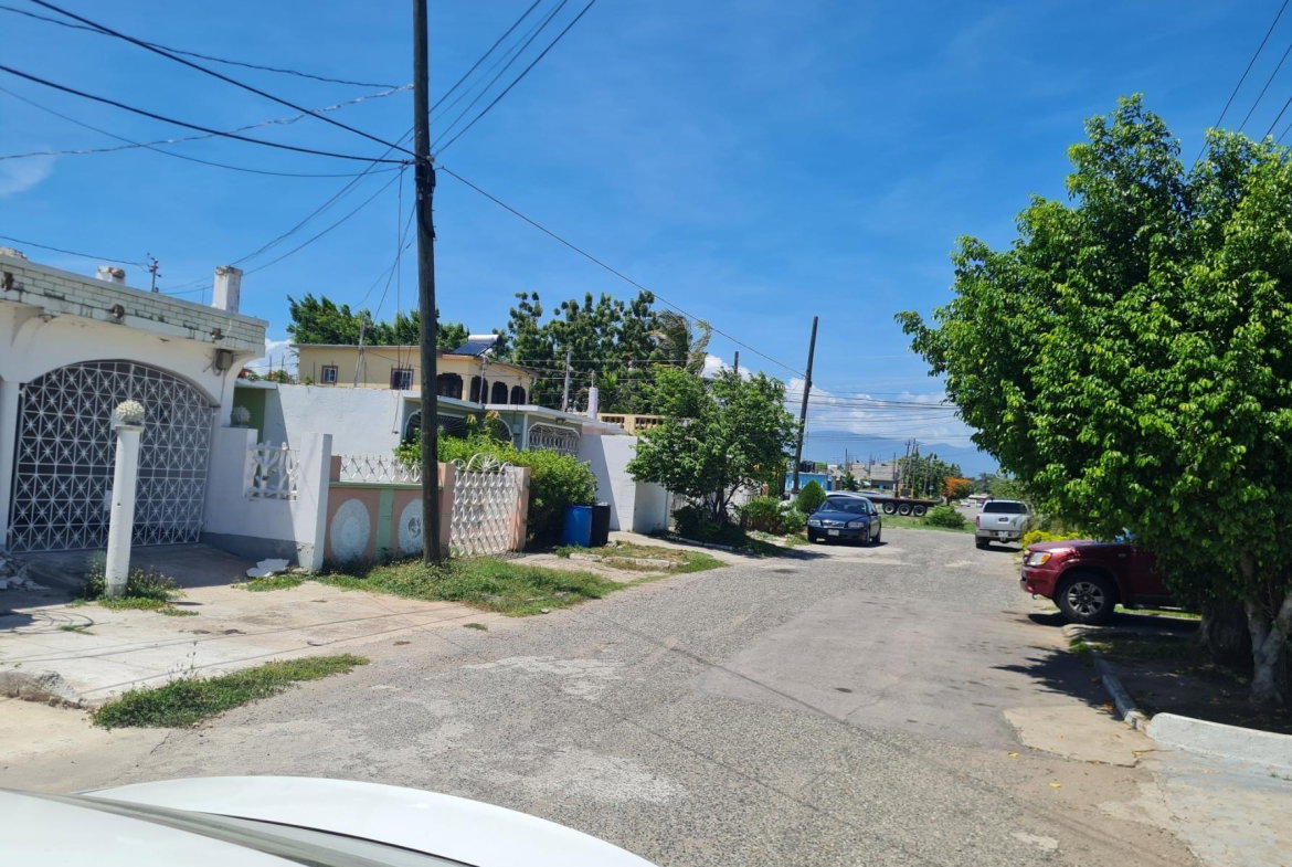 Tenth image of 8 North West 3rd Street, 7 in Greater Portmore, St. Catherine, Jamaica - property is For Sale
