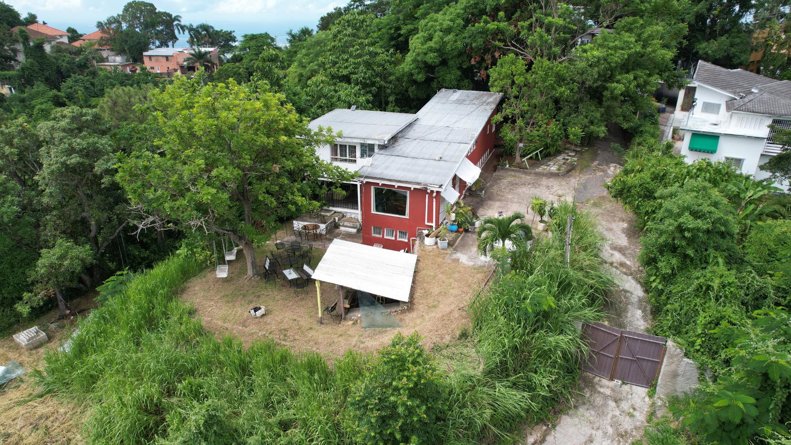 Charming-Fixer-Upper-in-the-Blue-Mountains-For-Sale Second image of Upalong Close, Skyline dr in Kingston 6, St. Andrew, Jamaica - property is For Sale