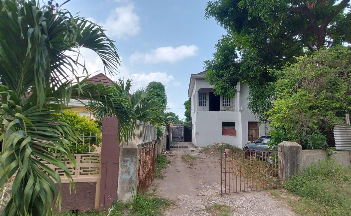 First image of 3 Pinnacle Close in Kingston 20, St. Andrew, Jamaica - property is For Sale
