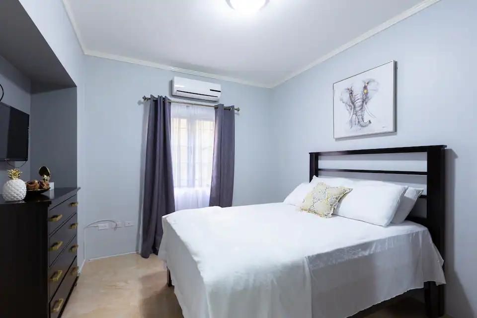 Seventh image of G03-8 Kensington Crescent in KINGSTON, Kingston, Jamaica - property is For Sale