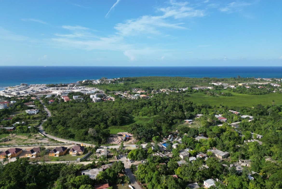 Seventh image of Hampton Heights in Runaway Bay, St. Ann, Jamaica - property is For Sale