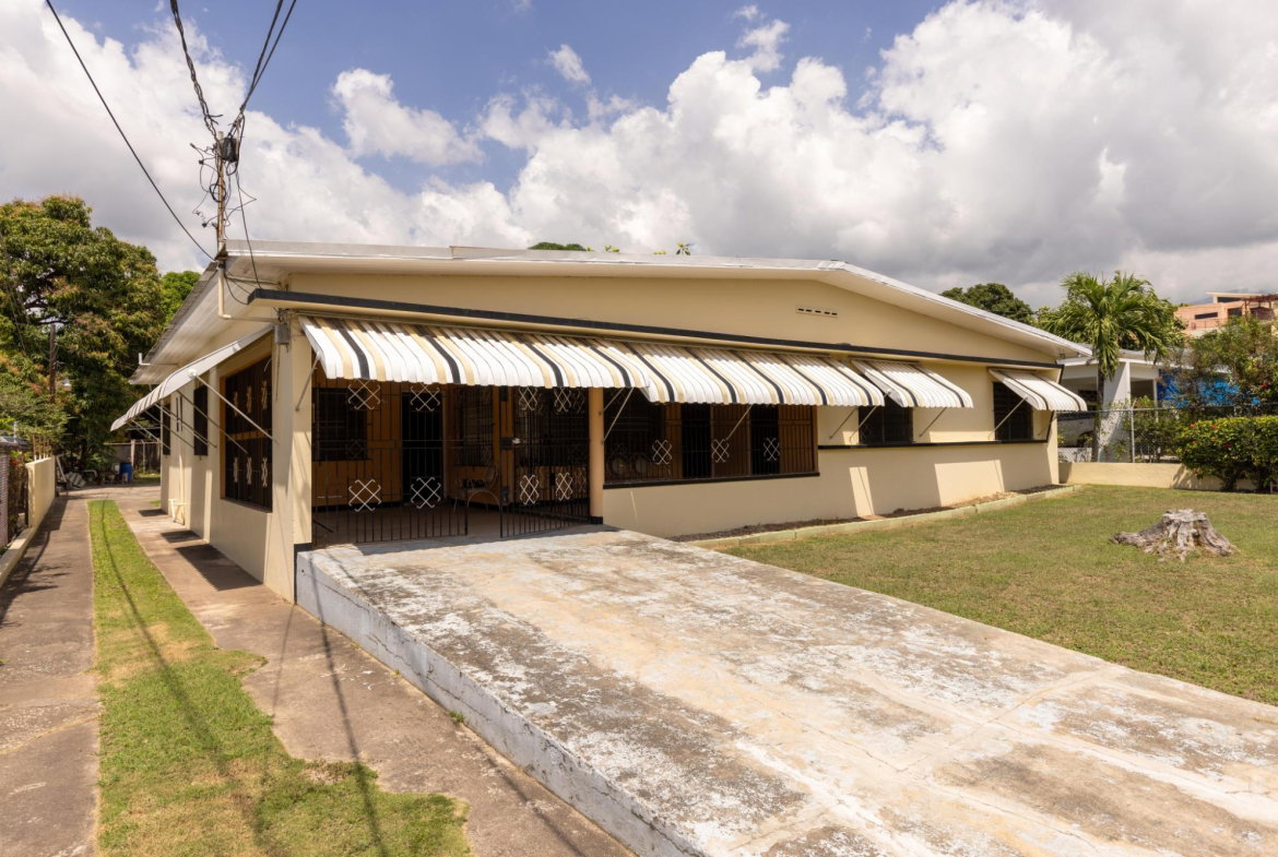 Fifth image of 26 Lawrence Ave, Kgn 8 in Kingston 8, St. Andrew, Jamaica - property is For Sale