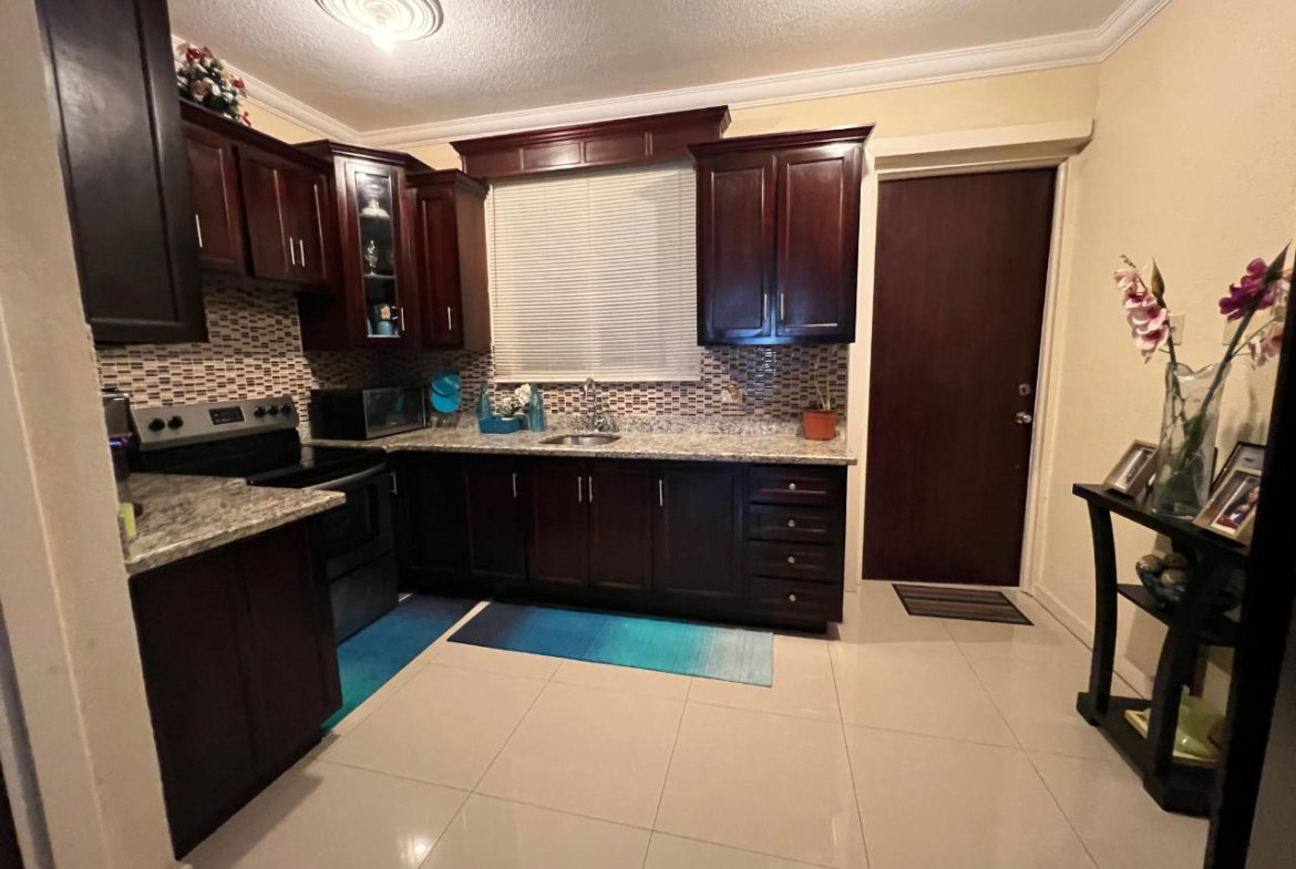 Eighth image of 23-9-11 Washington Drive, Kgn 10 in Kingston 10, St. Andrew, Jamaica - property is For Sale