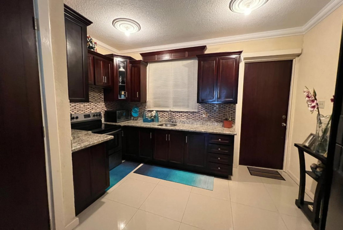 Ninth image of 23-9-11 Washington Drive, Kgn 10 in Kingston 10, St. Andrew, Jamaica - property is For Sale