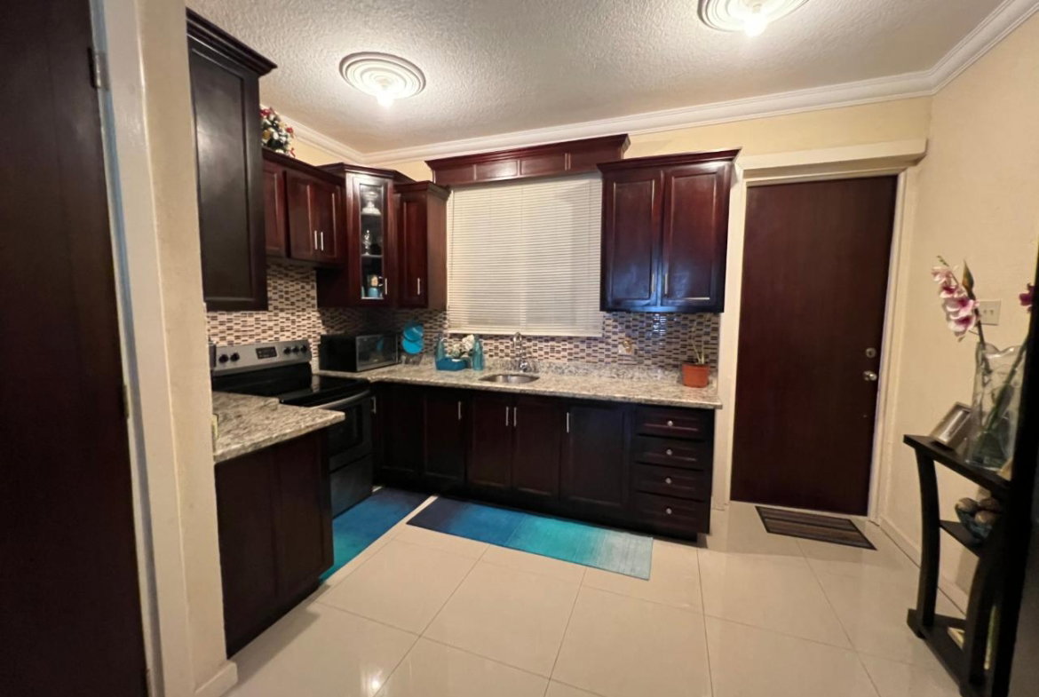 Tenth image of 23-9-11 Washington Drive, Kgn 10 in Kingston 10, St. Andrew, Jamaica - property is For Sale