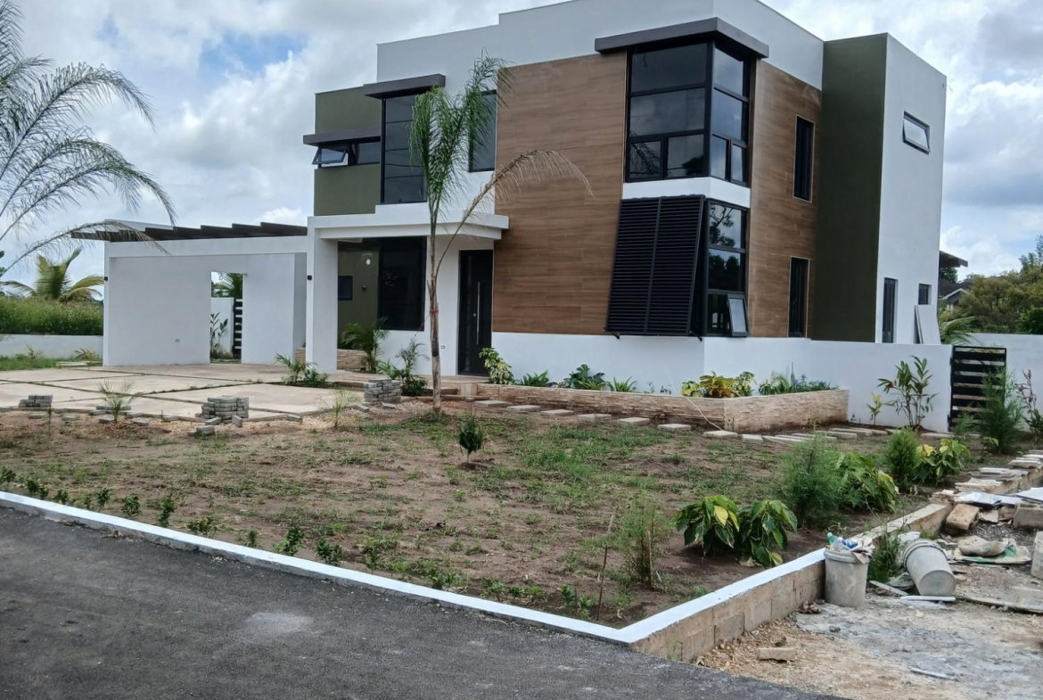 Third image of 3b-22 West Road in Mandeville, Manchester, Jamaica - property is For Sale