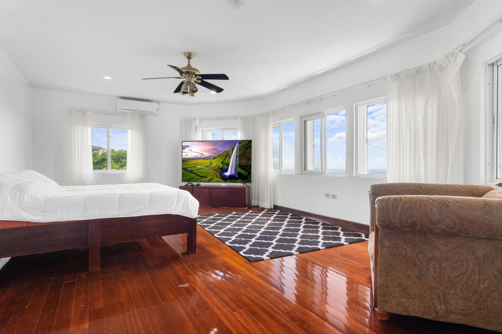 Luxury-Home-for-Sale-in-West-Norbrook-Heights-St.-Andrew Fifteenth image of 18 West Norbrook Heights dr in Kingston 8, St. Andrew, Jamaica - property is For Sale