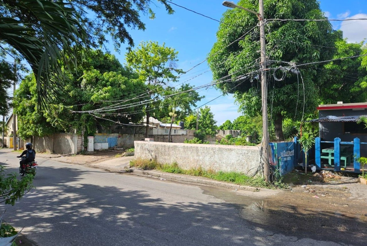 First image of 11 Mannings Hill Road in Kingston 8, St. Andrew, Jamaica - property is For Rent