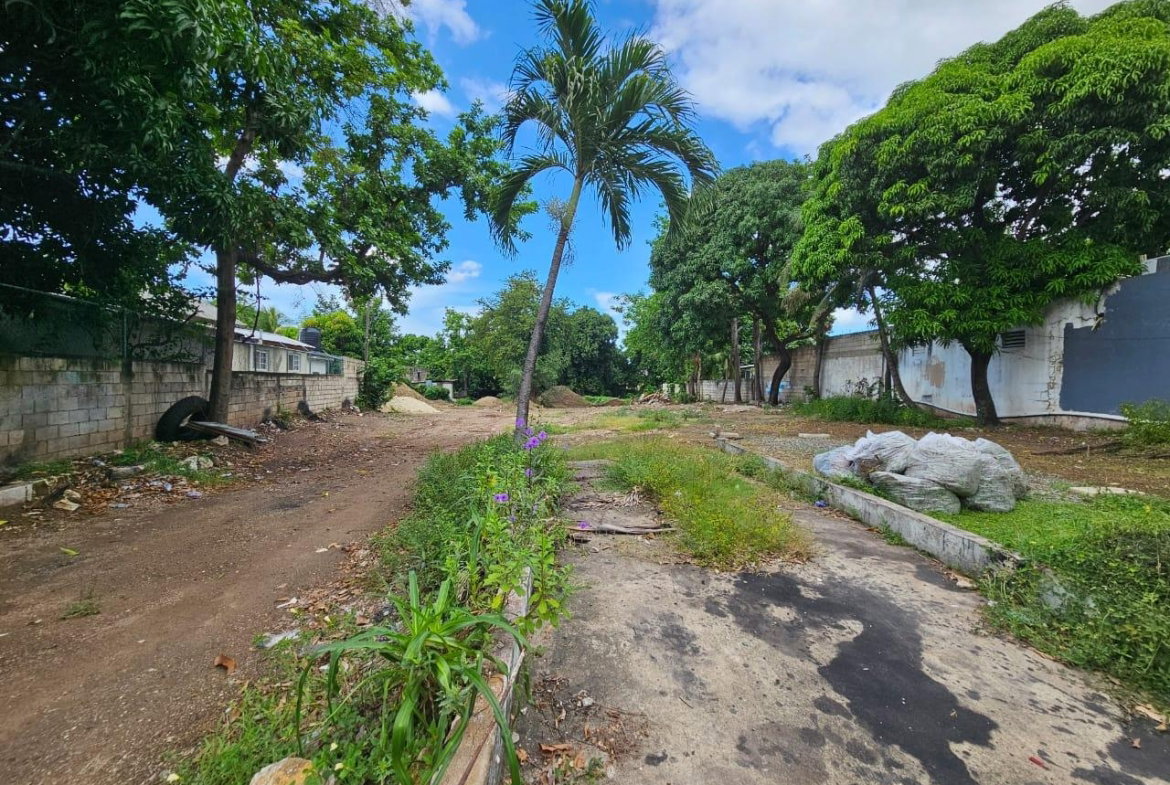 Fourth image of 11 Mannings Hill Road in Kingston 8, St. Andrew, Jamaica - property is For Rent
