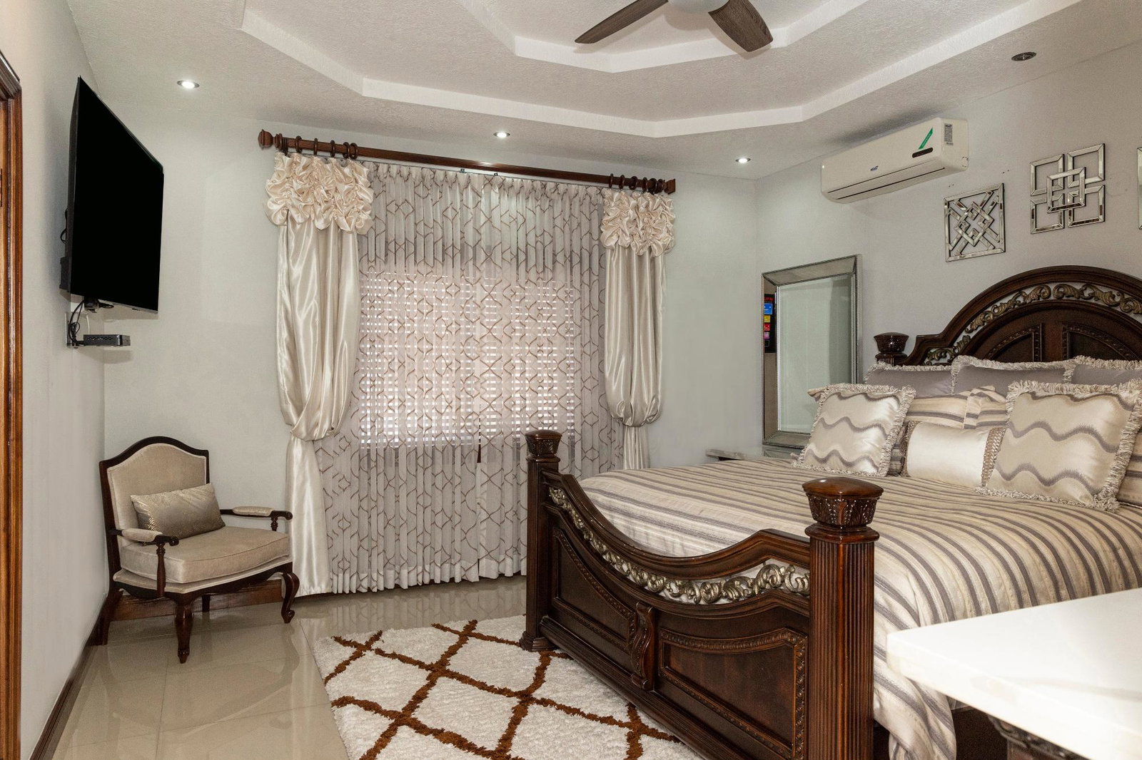 Tenth image of 3-10-12 Dillsbury Avenue in Kingston 6, St. Andrew, Jamaica - property is For Sale
