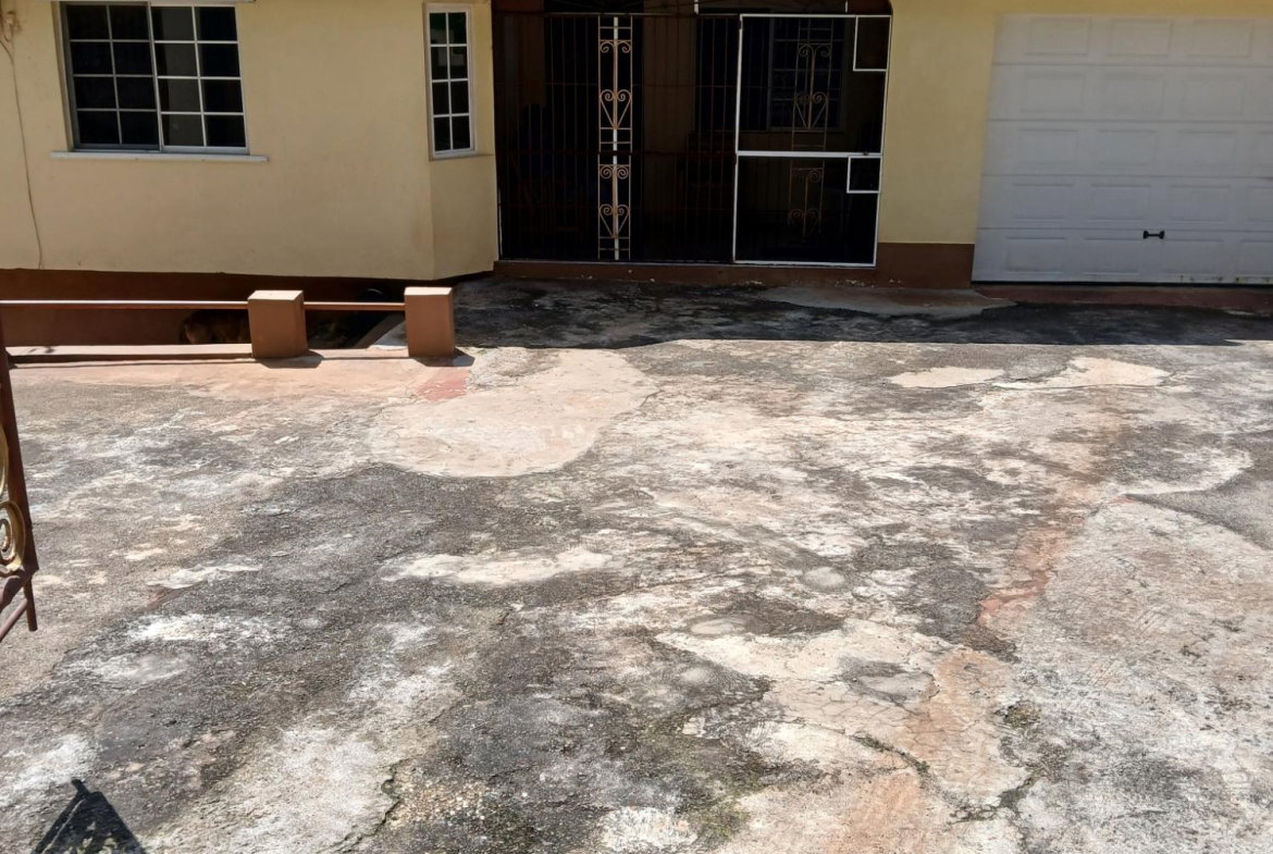 First image of 2 Mason Run Hatfield/kingsl in Hatfield, Manchester, Jamaica - property is For Sale