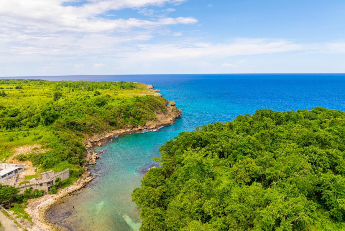 Seventeenth image of Black Rock in PRIESTMAN RIVER, Portland, Jamaica - property is For Sale