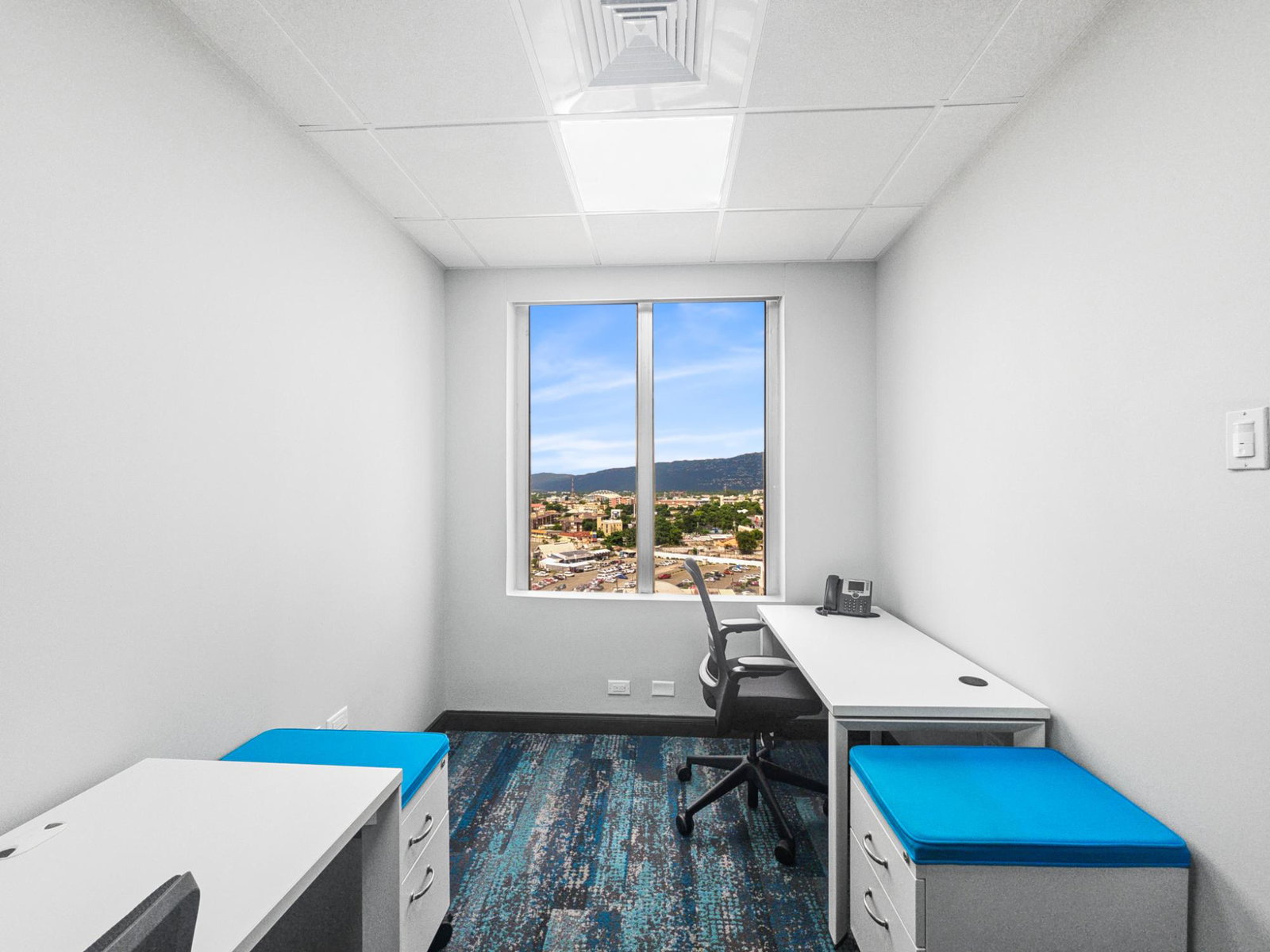 Seventh image of 1004-60 Knutsford Boulevard in Kingston 5, St. Andrew, Jamaica - property is For Rent