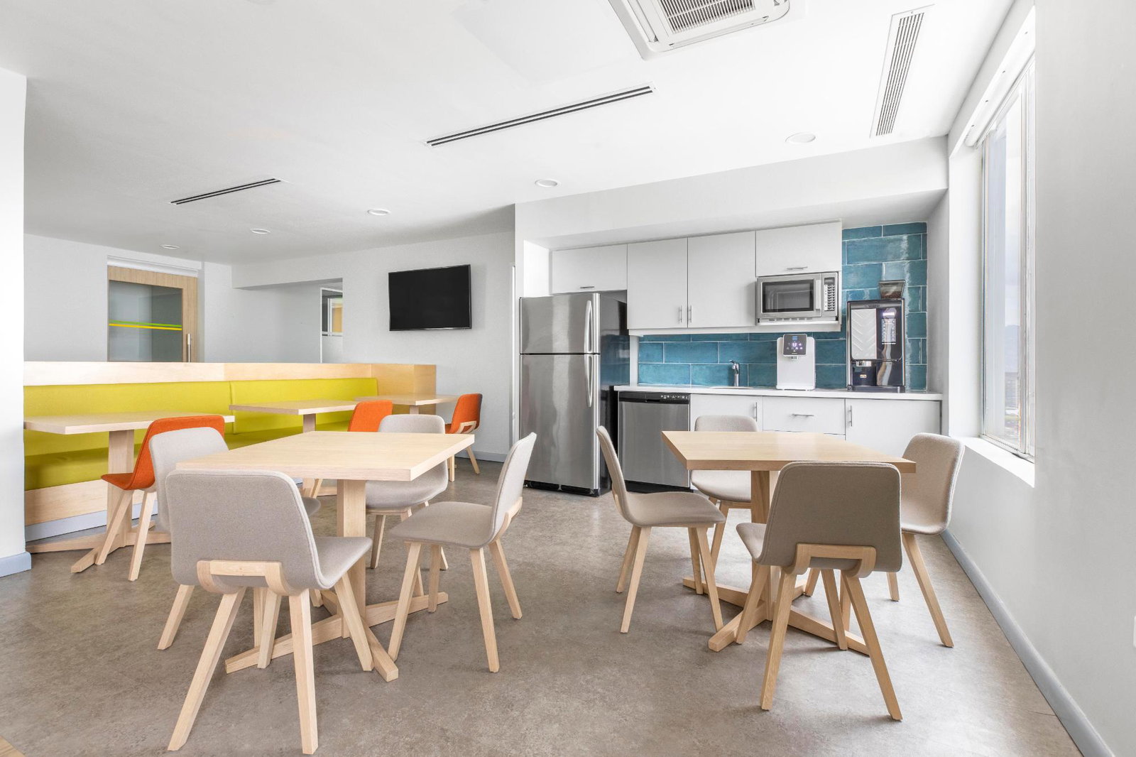 Third image of 942-60 Knutsford Boulevard in Kingston 5, St. Andrew, Jamaica - property is For Rent