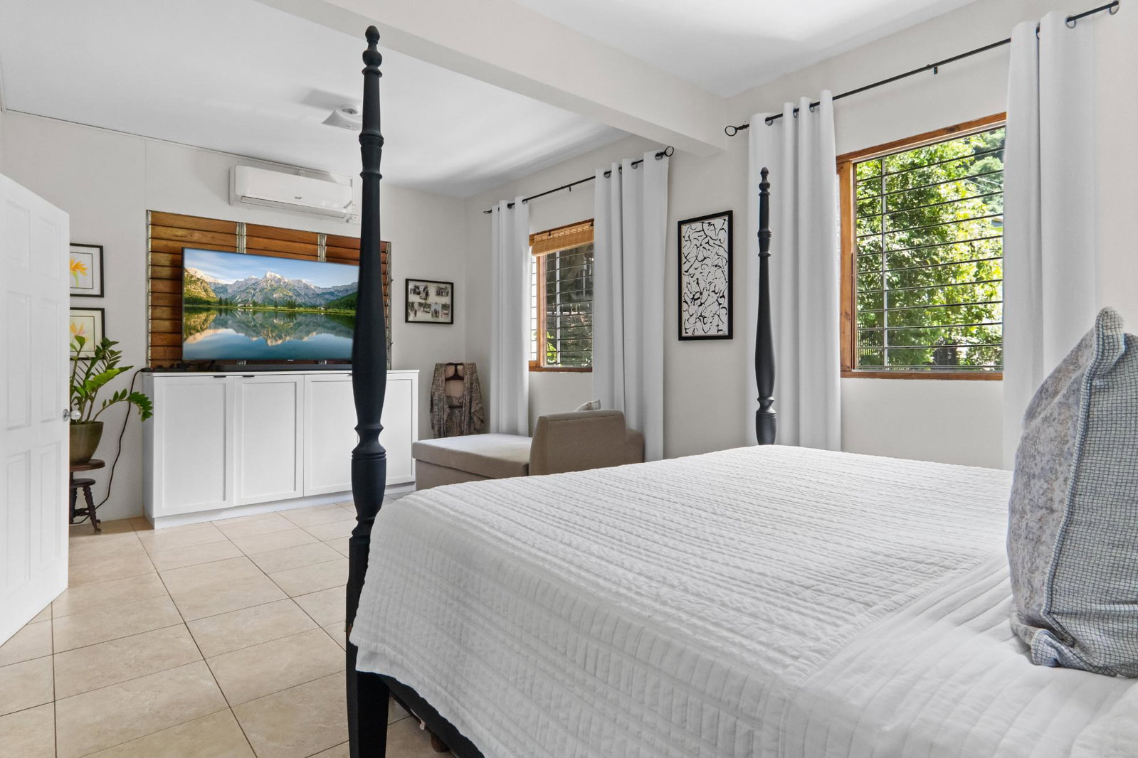 Seventh image of 7 South Oakridge in Kingston 8, St. Andrew, Jamaica - property is For Sale