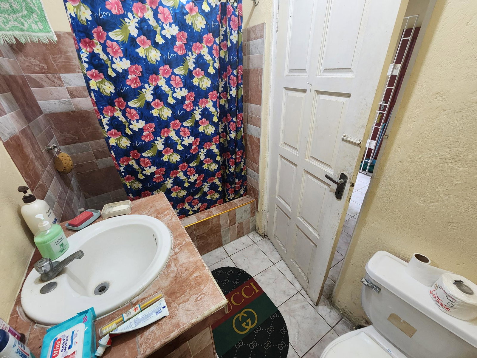 Fifth image of 9 Warminister Drive in KINGSTON, Kingston, Jamaica - property is For Sale