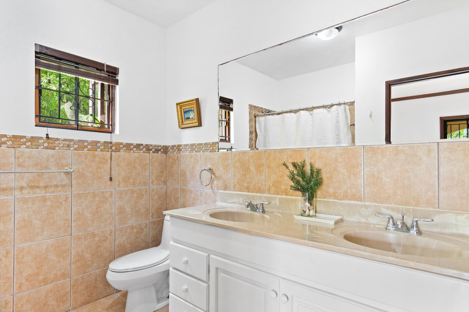 Ninth image of B1-18 Jacks Hill Road in Kingston 6, St. Andrew, Jamaica - property is For Rent