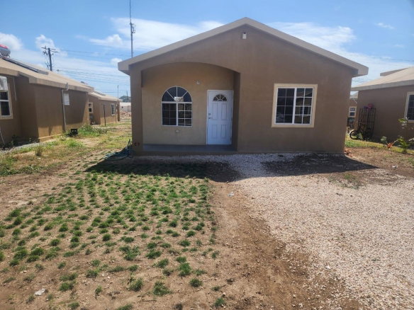 First image of Emerald Crescent in Phoenix Park, St. Catherine, Jamaica - property is For Rent