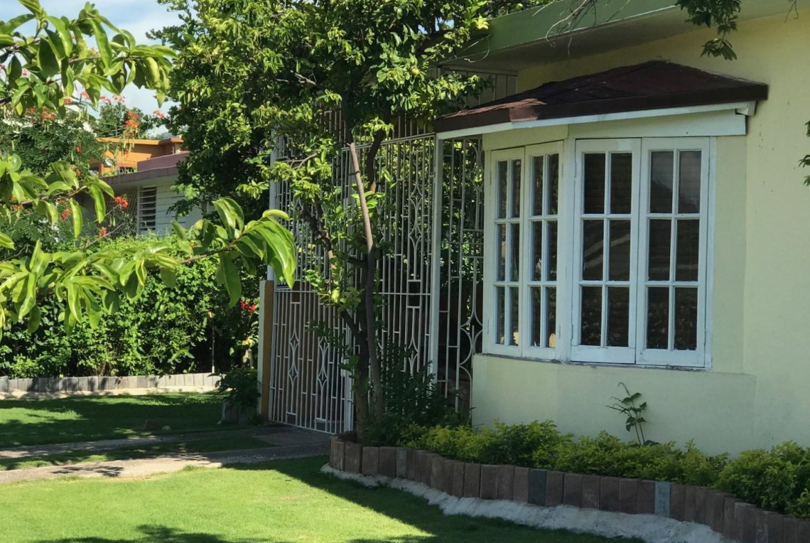 Fifteenth image of -- Garden Boulevard in Mona Heights, St. Andrew, Jamaica - property is For Rent