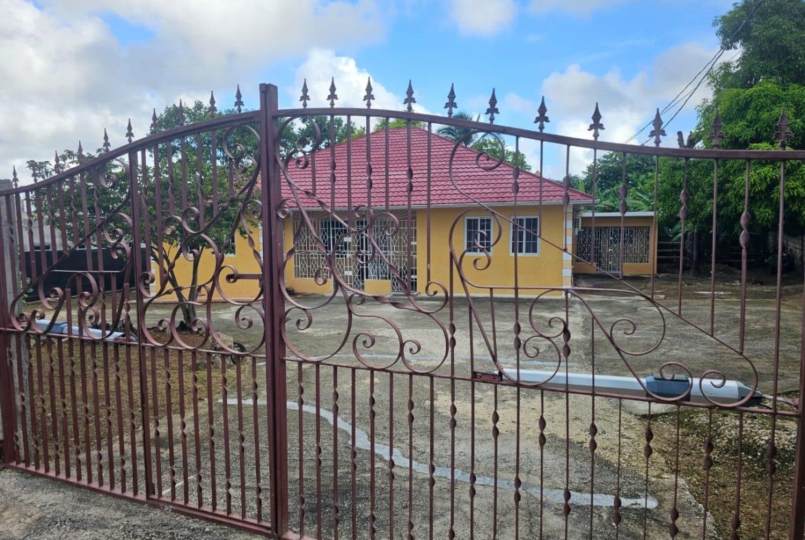 Seventeenth image of 414 Melrose Terrace in Montego Bay, St. James, Jamaica - property is For Rent