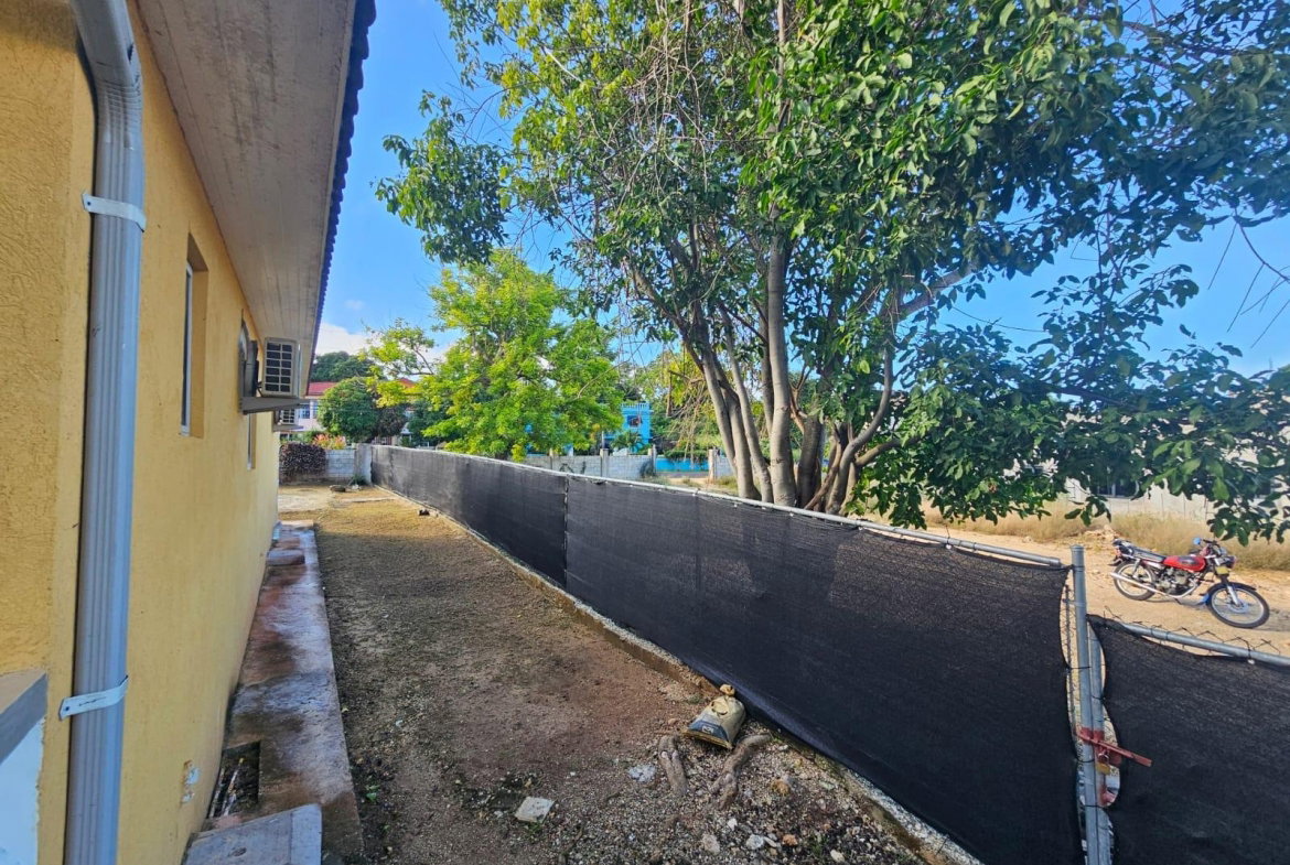 Fifth image of 414 Melrose Terrace in Montego Bay, St. James, Jamaica - property is For Rent