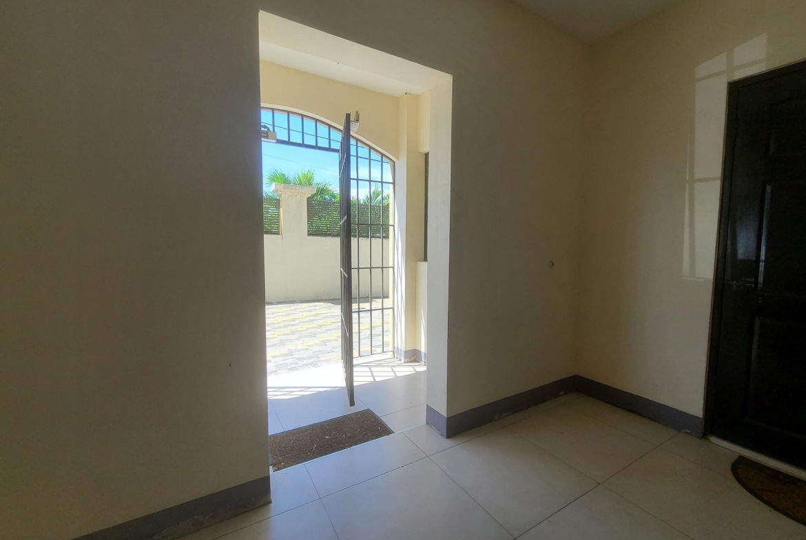 Sixth image of 28 Bombay Avenue in Kingston 19, St. Andrew, Jamaica - property is For Rent