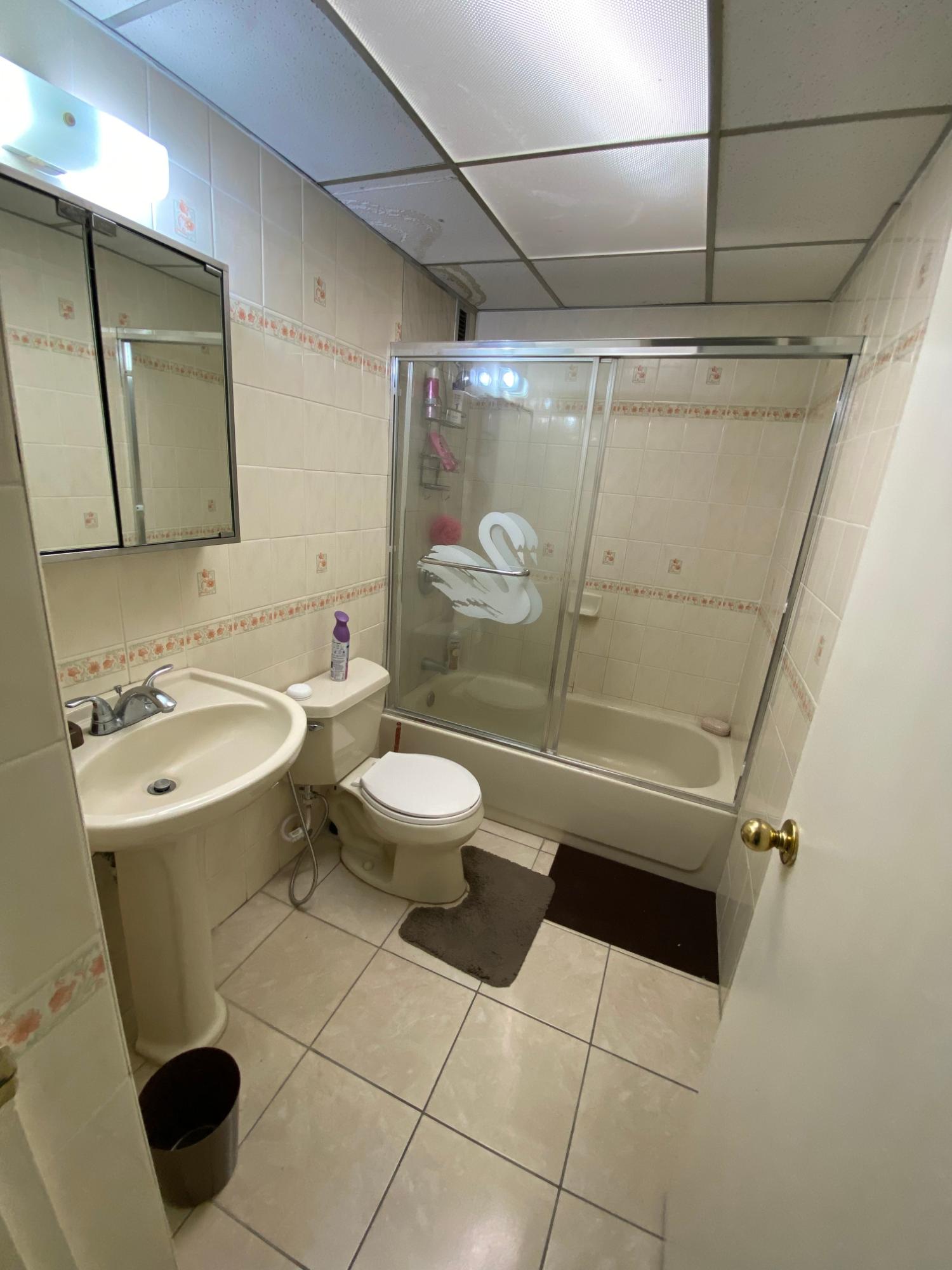 Ninth image of 1b East-17 Kingsway, Kingston 10. em in Kingston 10, St. Andrew, Jamaica - property is For Rent